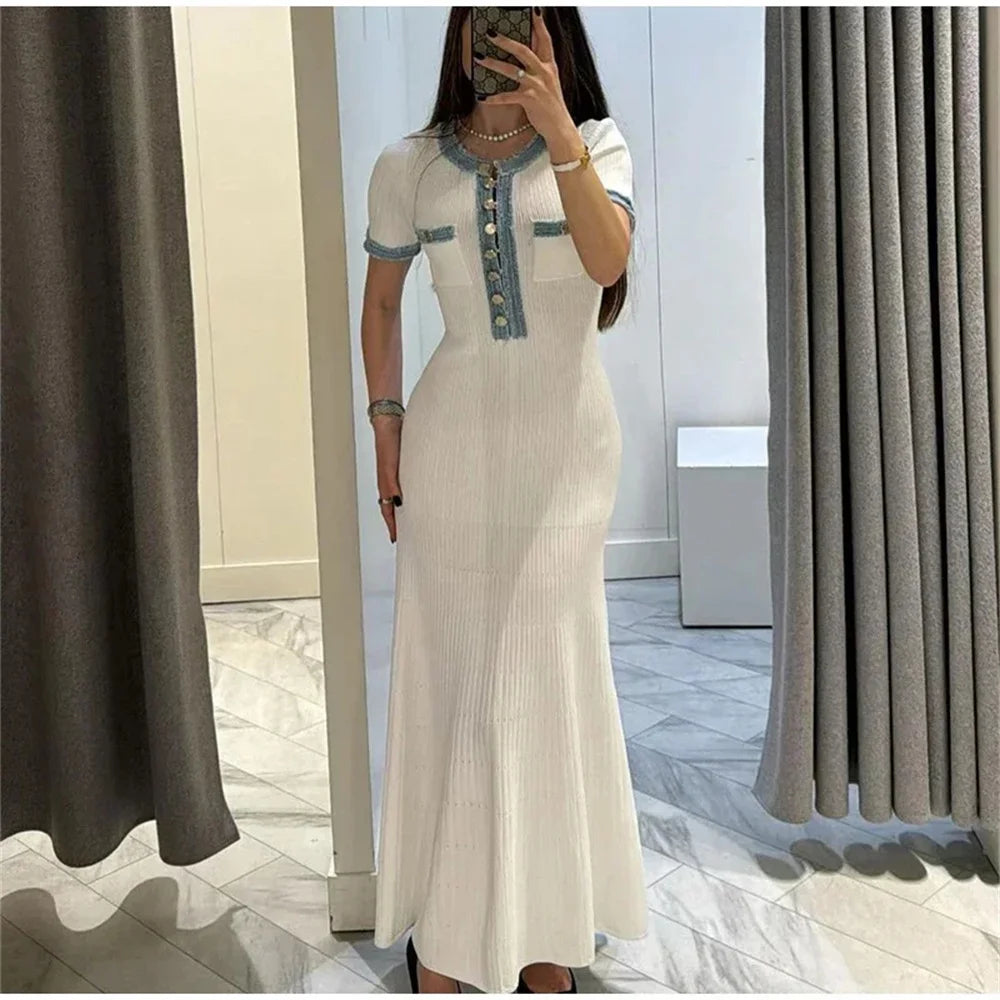 Elegáns kontrasztos női kötött maxi ruha sikkes O-nyakú, rövid ujjú, fém gombokkal ellátott, testhezálló ruhák irodai hölgyek számára is