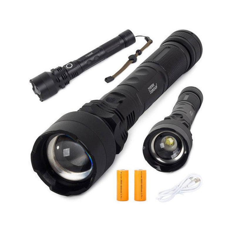 Erős taktikai LED zseblámpa XHP50 zoom funkcióval és USB csatlakozással kültéri használatra.