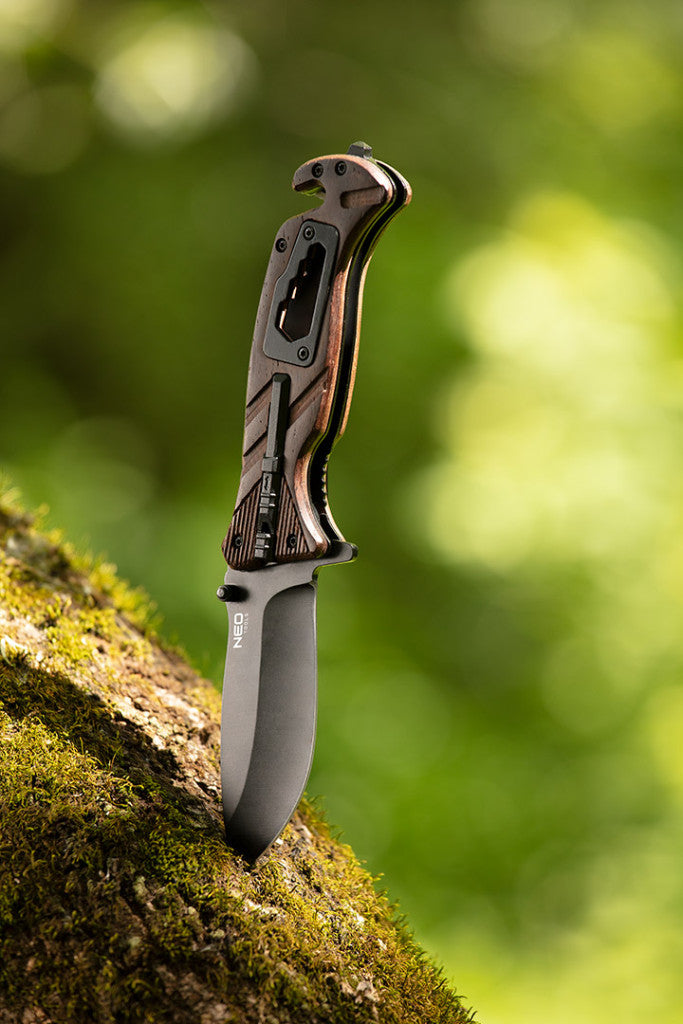 NEO TOOLS Összecsukható Túlélőkés, 22cm, 6 az 1-ben: kés, síp, kovakő, csavarkulcs, szíjvágó, üvegtörő, penge: 9cm 63-107
