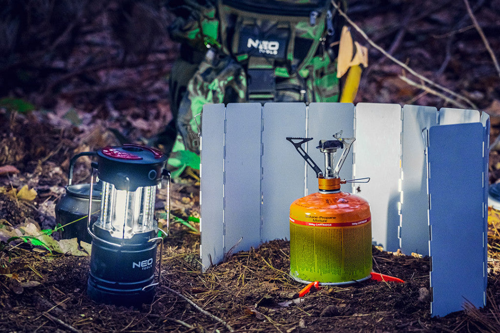 NEO TOOLS Kempinglámpa, 3 funkciós, összecsukható, 200lum, elemes 3xAA, COB LED, 3W 99-030