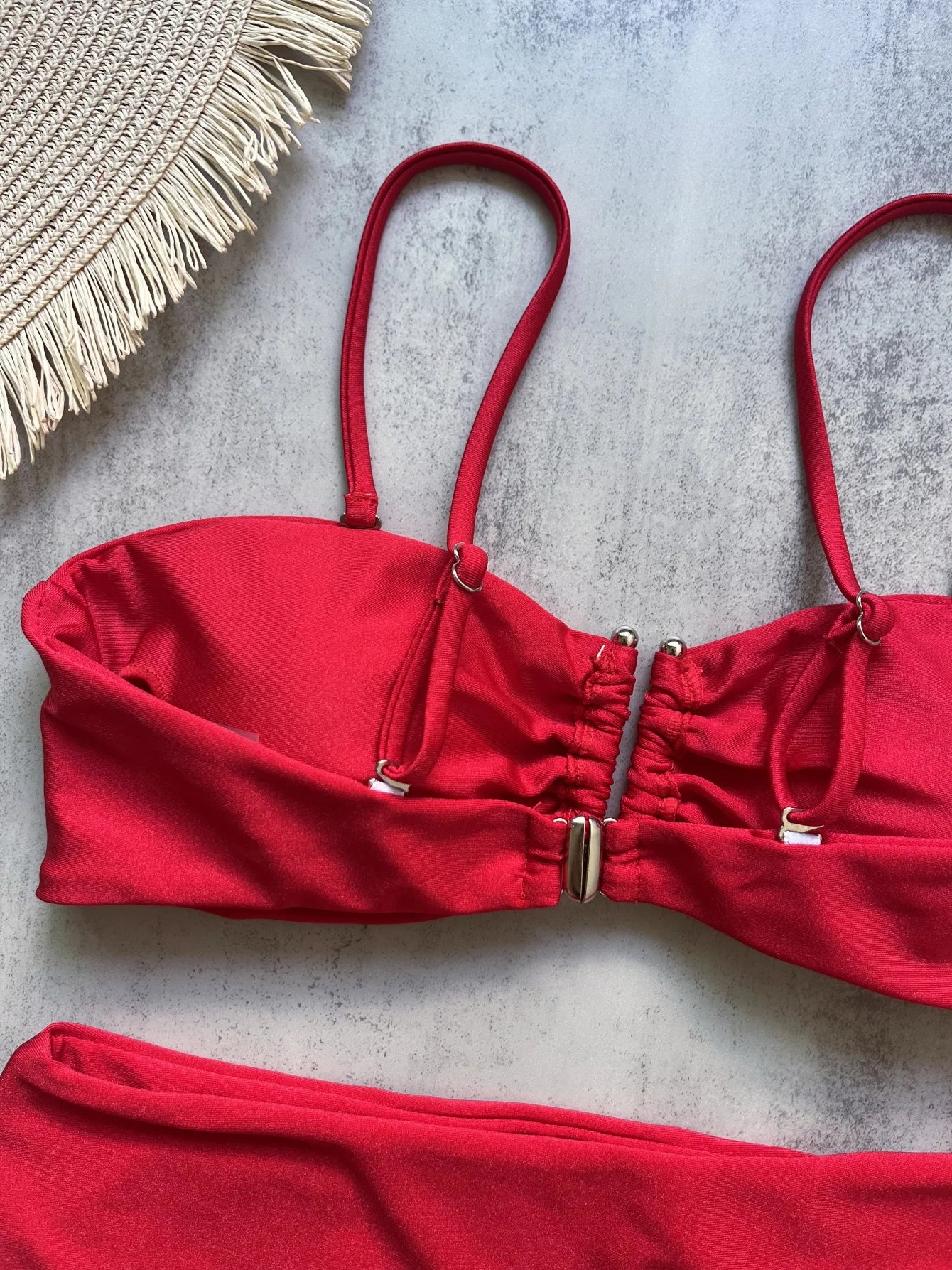 2026 Új Egyszínű Hasított Bikini Szett Női Kétrészes Fürdőruha szett U Alakú Fém Dekoráció Többszínű Strand Női Fürdőruha