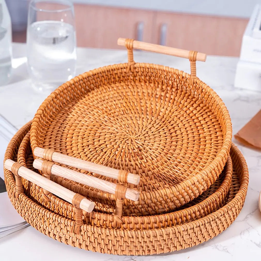 Kézzel szőtt rattan tálca és élelmiszertároló kosár | Környezetbarát konyhai szervező fedéllel, parasztház lakberendezés