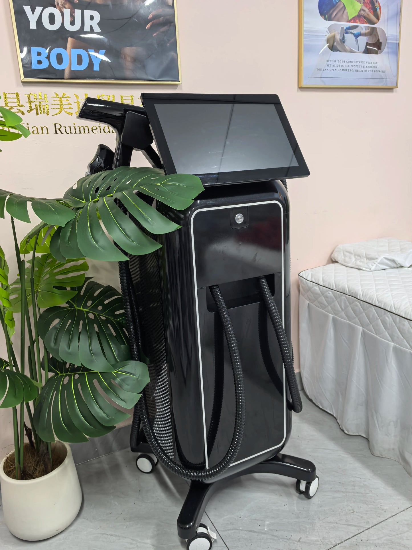Soprano Titanium Ice 4 IN1 Platinum RF Dióda 755NM 808NM 940NM 1064nm 4 Hullámú Lézer ND:YAG Gép Fájdalommentes Szőrtelenítő Gép