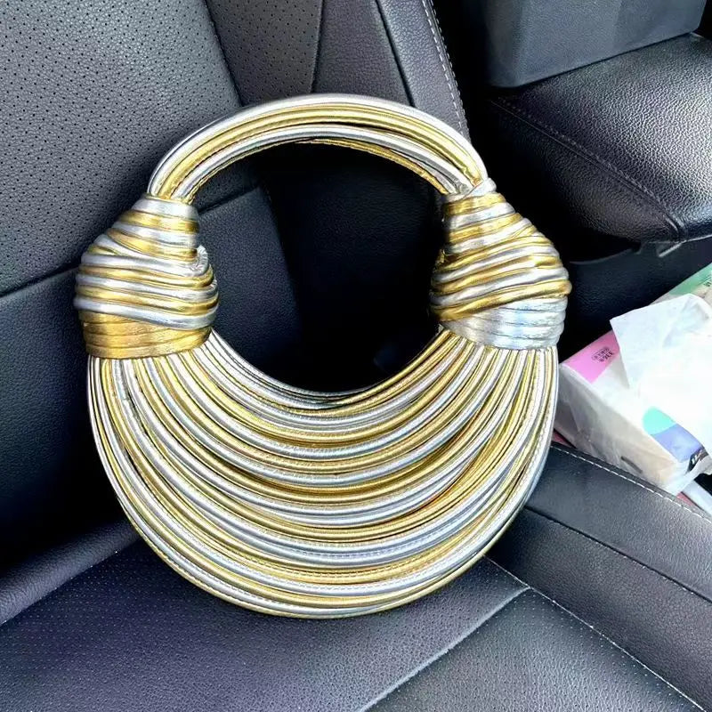 Női kézitáskák 2025 új arany luxus designer márka kézzel szőtt tésztatáskák kötél csomózott húzott hobo ezüst estélyi clutch sikkes