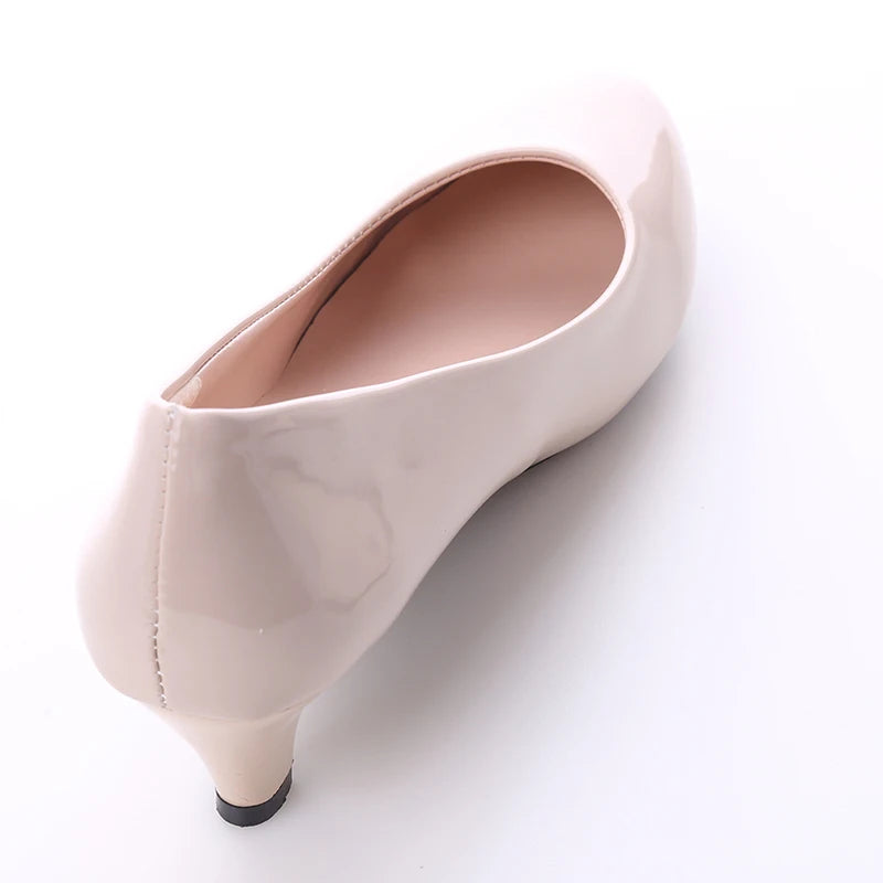 Új Női Cipők Magassarkúban Elegáns Közepes Magassarkú Hegyes Lábujjú Divat Magassarkú Női Irodai Fekete Fehér Piros