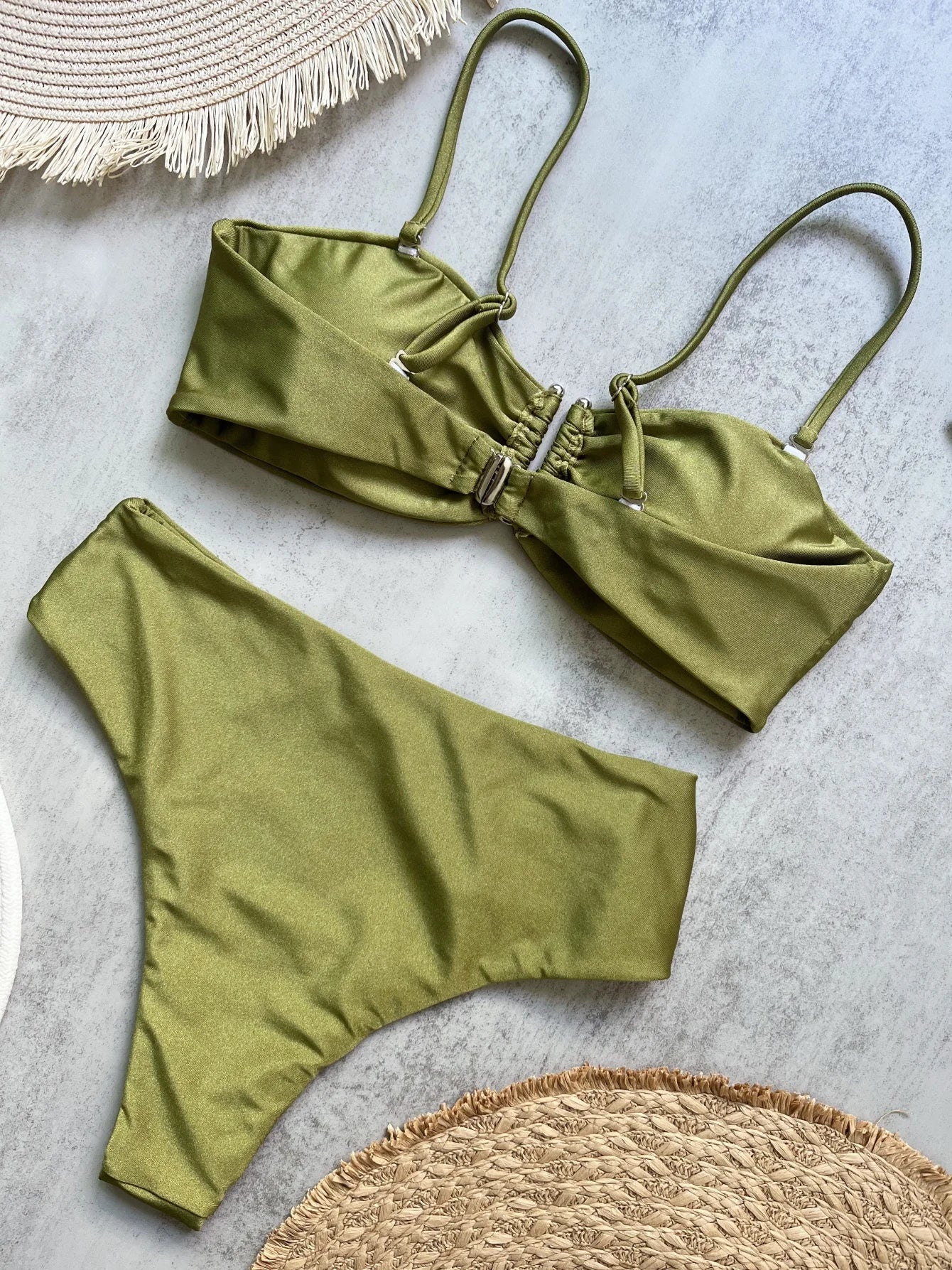 2026 Új Egyszínű Hasított Bikini Szett Női Kétrészes Fürdőruha szett U Alakú Fém Dekoráció Többszínű Strand Női Fürdőruha