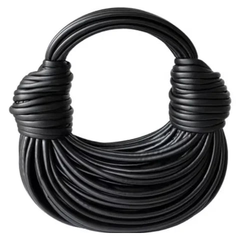 Női kézitáskák 2025 új arany luxus designer márka kézzel szőtt tésztatáskák kötél csomózott húzott hobo ezüst estélyi clutch sikkes