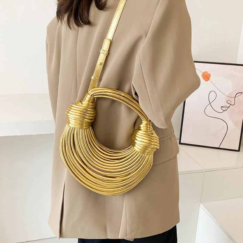 Női kézitáskák 2025 új arany luxus designer márka kézzel szőtt tésztatáskák kötél csomózott húzott hobo ezüst estélyi clutch sikkes