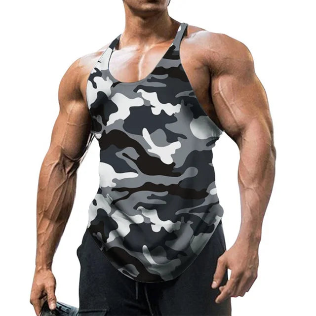 Camouflage nyári fitnesz trikó férfiaknak testépítéshez új edzőtermek ruházat fitnesz férfi ing karcsúsított mellények hálós atlétatrikó izmos felsők