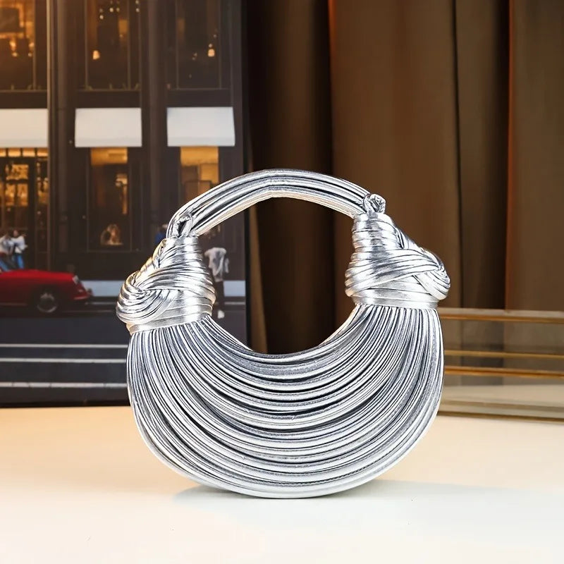 Női kézitáskák 2025 új arany luxus designer márka kézzel szőtt tésztatáskák kötél csomózott húzott hobo ezüst estélyi clutch sikkes