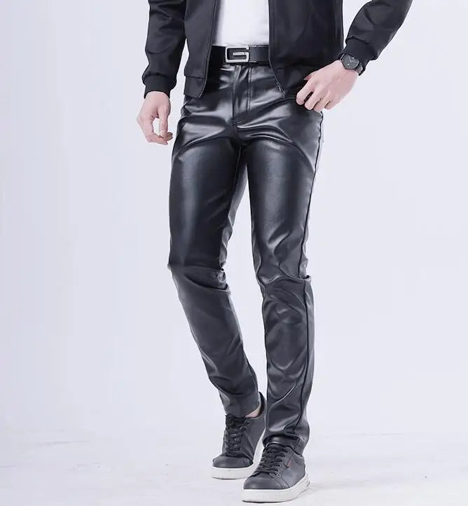 2026 új férfi bőr nadrágok divatos vékony PU nadrágok piros kék fekete szürke fehér pantalones hombre