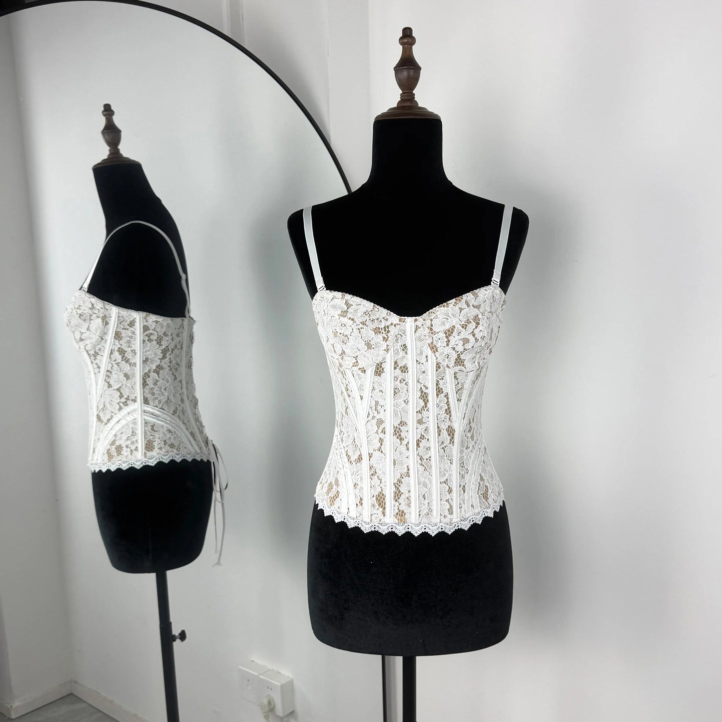 Tuularose nyári női trikó divatos csipkenyomtatású patchwork ujjatlan fűzős felsők új parti forró lány utcai viselet női felsők