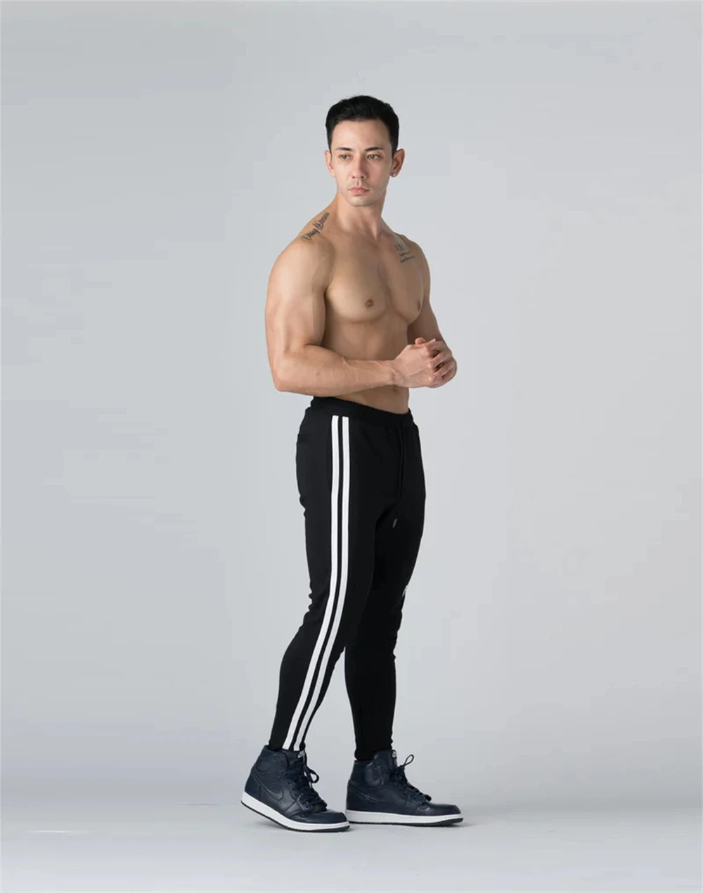 Corona 2024 férfi szabadidőnadrág oldalcsíkos melegítőnadrág férfiaknak edzőterembe, fitnesz pamut nadrág férfi alkalmi divatos vékony nadrág