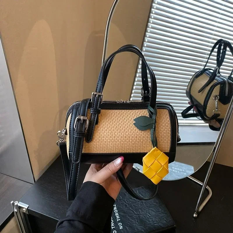 Trendi és divatos szőtt női kézitáska - új stílus, sokoldalú minden alkalomra, keresztpántos hátizsák Boston dizájnnal.