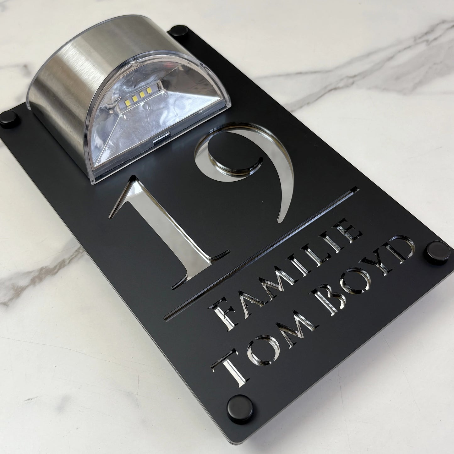 Modern, személyre szabott, napelemes kültéri világítású házszámtábla, lézerrel vágott akril címtábla, névtábla, 3D LED-es udvari ajándéktábla