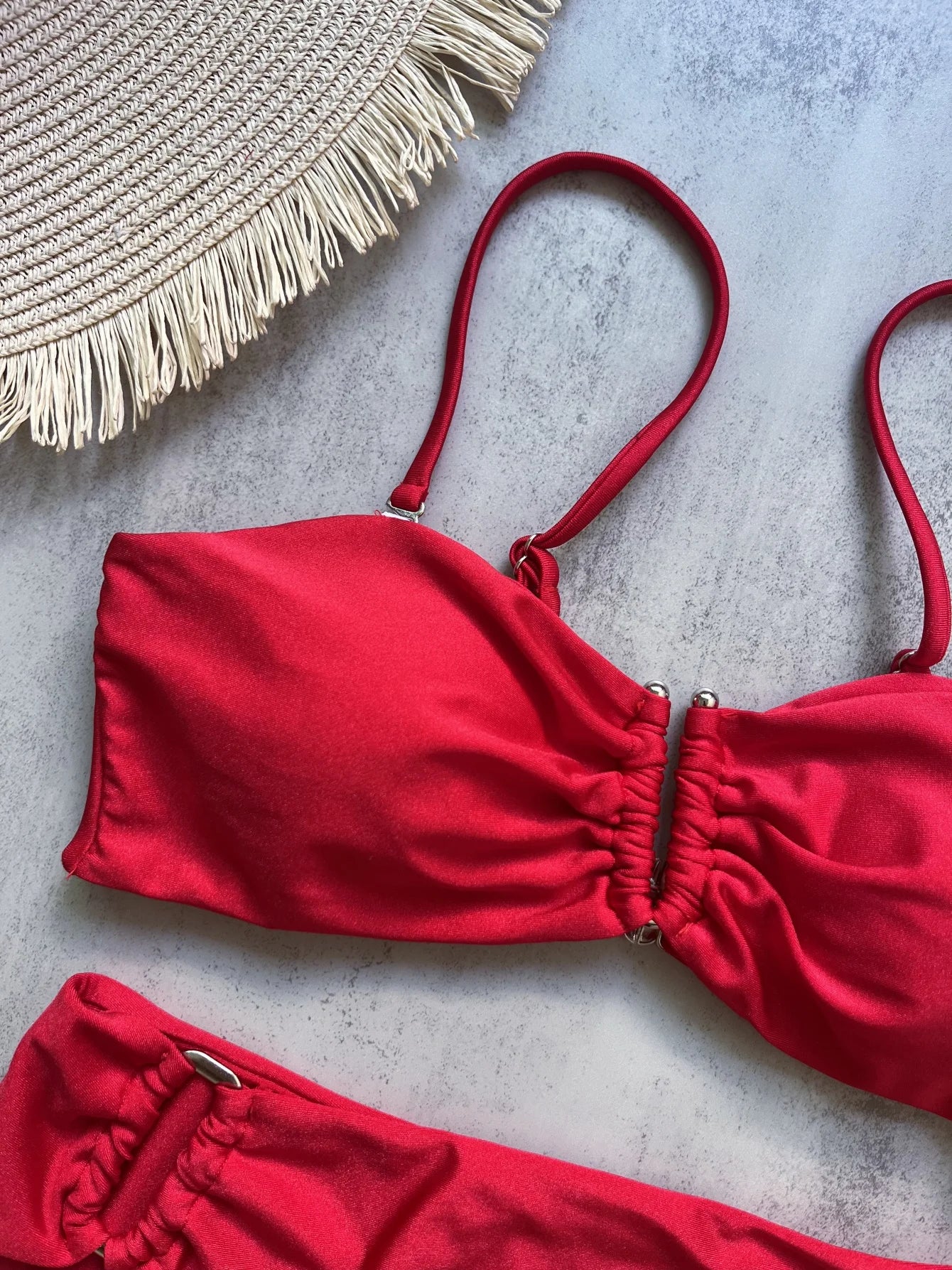 2026 Új Egyszínű Hasított Bikini Szett Női Kétrészes Fürdőruha szett U Alakú Fém Dekoráció Többszínű Strand Női Fürdőruha