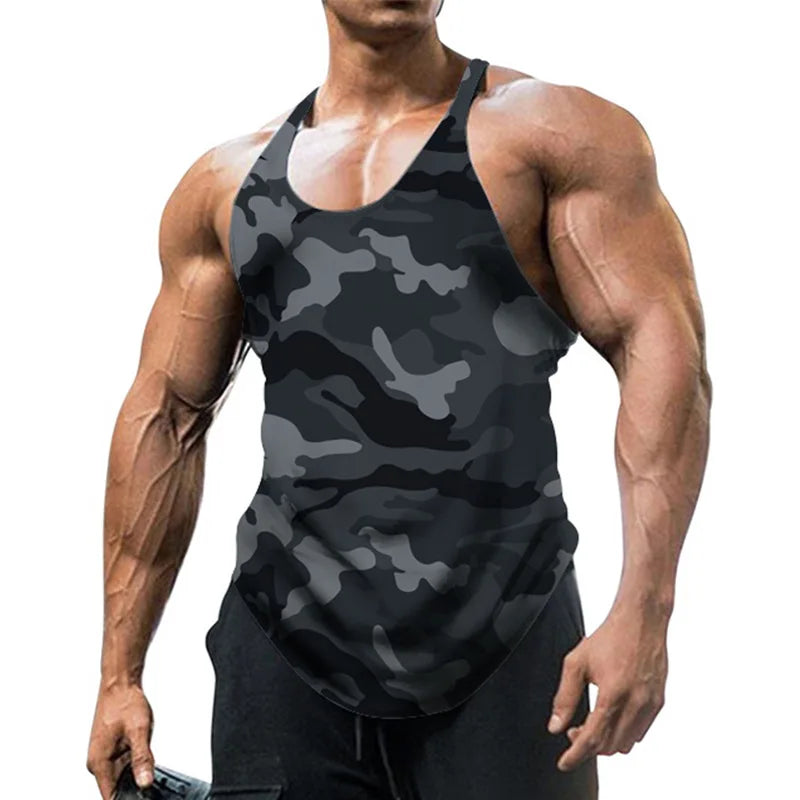 Camouflage nyári fitnesz trikó férfiaknak testépítéshez új edzőtermek ruházat fitnesz férfi ing karcsúsított mellények hálós atlétatrikó izmos felsők