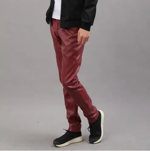 2026 új férfi bőr nadrágok divatos vékony PU nadrágok piros kék fekete szürke fehér pantalones hombre