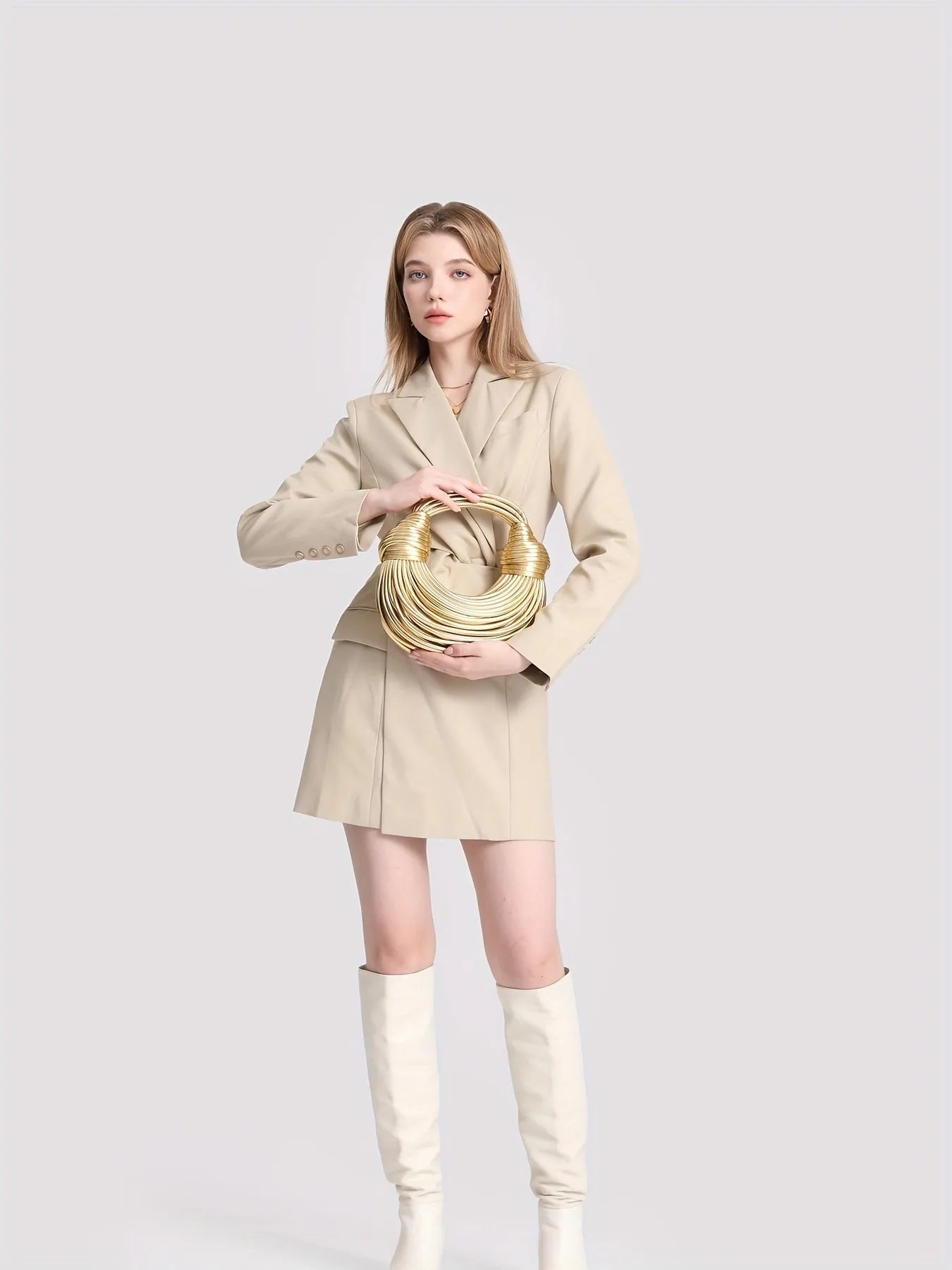 Női kézitáskák 2025 új arany luxus designer márka kézzel szőtt tésztatáskák kötél csomózott húzott hobo ezüst estélyi clutch sikkes