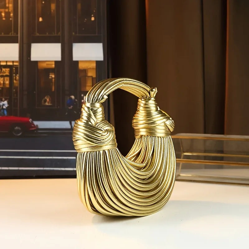 Női kézitáskák 2025 új arany luxus designer márka kézzel szőtt tésztatáskák kötél csomózott húzott hobo ezüst estélyi clutch sikkes