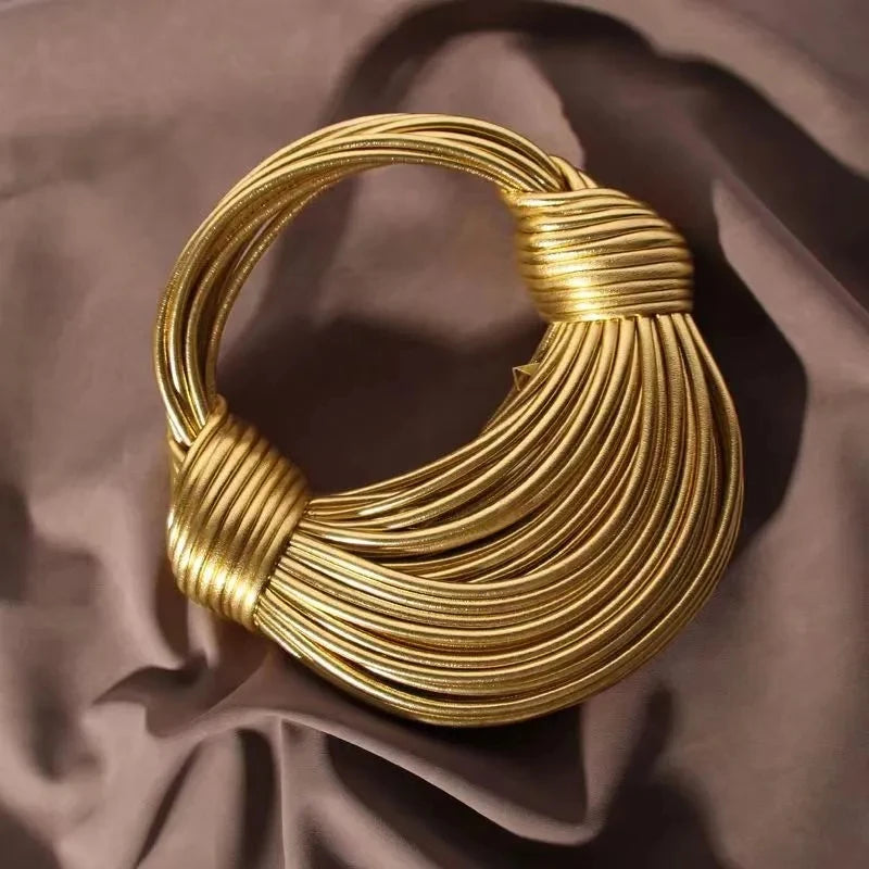 Női kézitáskák 2025 új arany luxus designer márka kézzel szőtt tésztatáskák kötél csomózott húzott hobo ezüst estélyi clutch sikkes