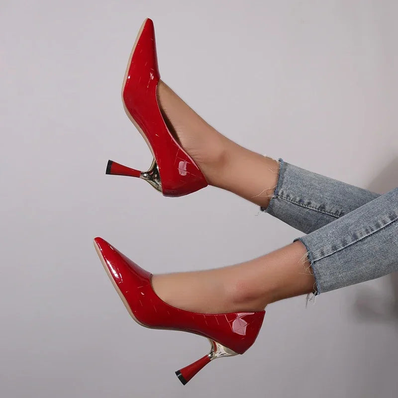 Cipők Női 2024 Trend Új Nyári Piros Magassarkú Elegáns Női Fekete Magassarkú Hegyes Orrú Pumps Ruha Bőr Fehér Női Cipő