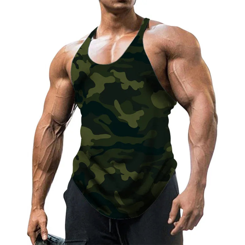 Camouflage nyári fitnesz trikó férfiaknak testépítéshez új edzőtermek ruházat fitnesz férfi ing karcsúsított mellények hálós atlétatrikó izmos felsők