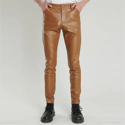 2026 új férfi bőr nadrágok divatos vékony PU nadrágok piros kék fekete szürke fehér pantalones hombre