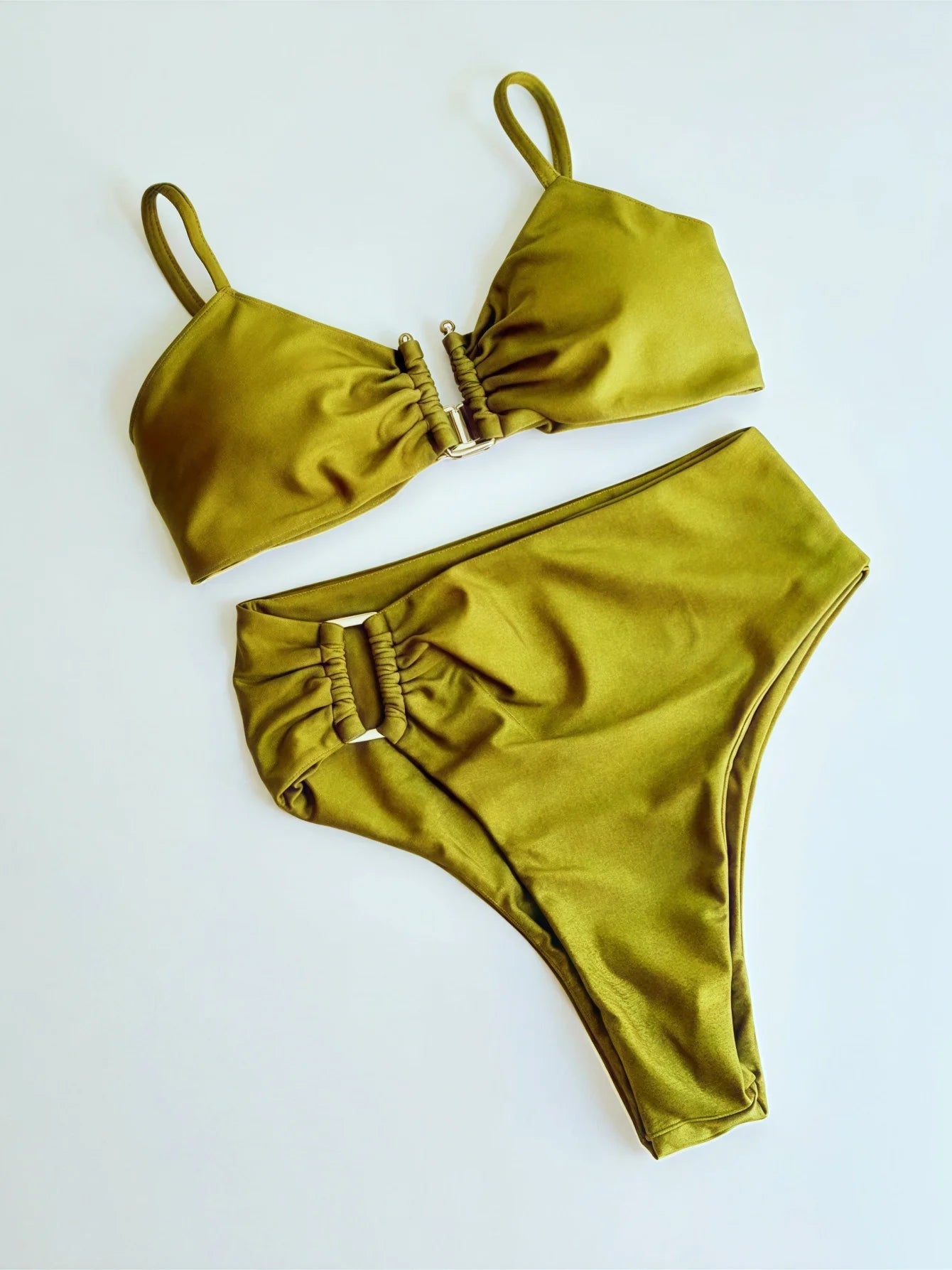 2026 Új Egyszínű Hasított Bikini Szett Női Kétrészes Fürdőruha szett U Alakú Fém Dekoráció Többszínű Strand Női Fürdőruha