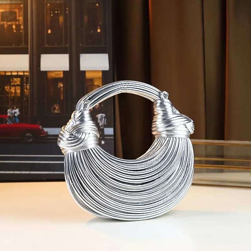 Női kézitáskák 2025 új arany luxus designer márka kézzel szőtt tésztatáskák kötél csomózott húzott hobo ezüst estélyi clutch sikkes