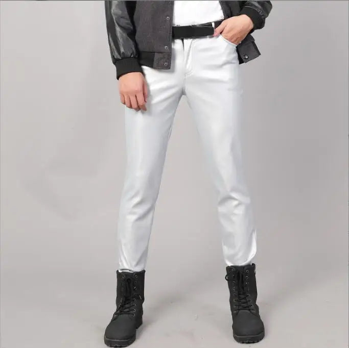 2026 új férfi bőr nadrágok divatos vékony PU nadrágok piros kék fekete szürke fehér pantalones hombre