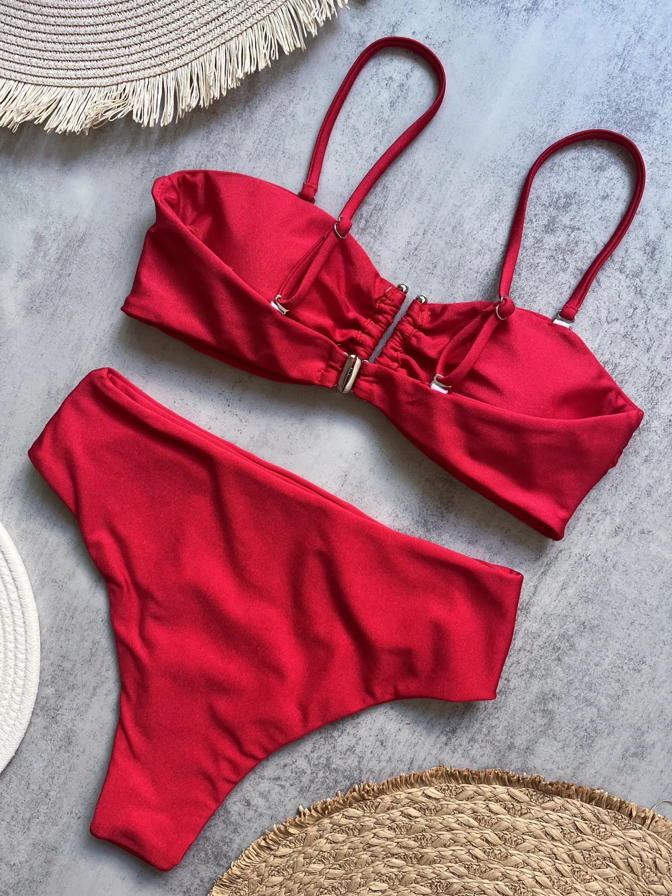 2026 Új Egyszínű Hasított Bikini Szett Női Kétrészes Fürdőruha szett U Alakú Fém Dekoráció Többszínű Strand Női Fürdőruha