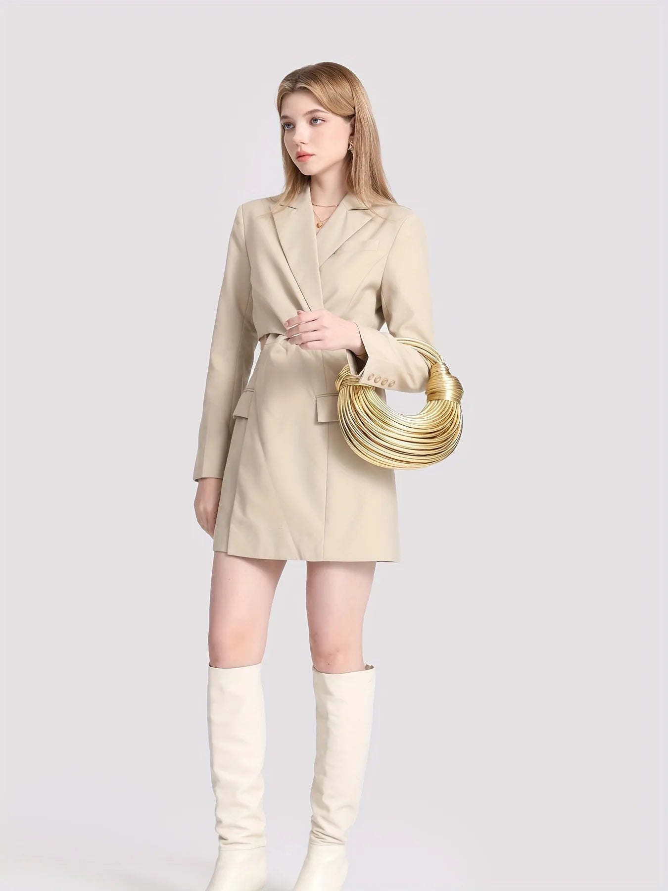 Női kézitáskák 2025 új arany luxus designer márka kézzel szőtt tésztatáskák kötél csomózott húzott hobo ezüst estélyi clutch sikkes