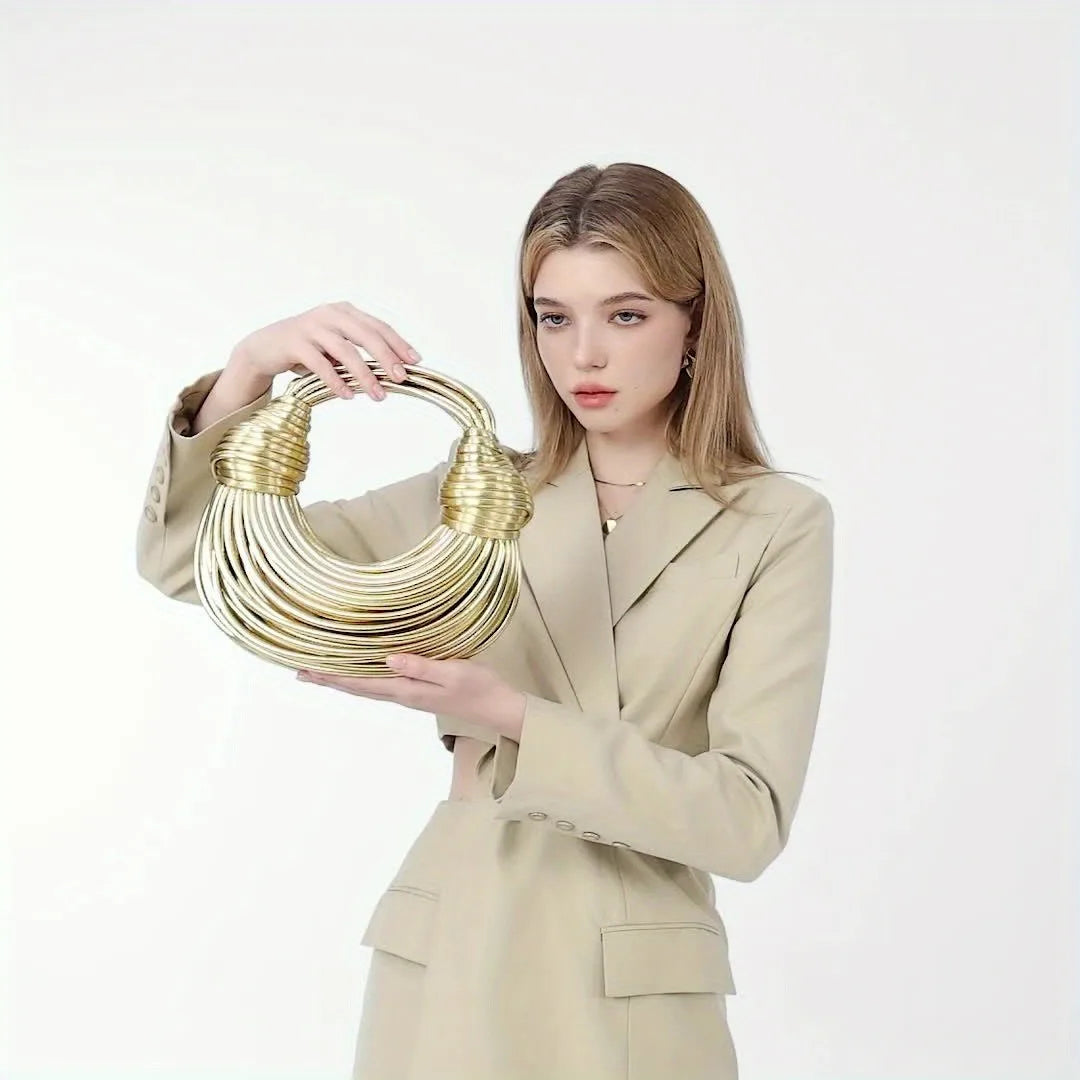 Női kézitáskák 2025 új arany luxus designer márka kézzel szőtt tésztatáskák kötél csomózott húzott hobo ezüst estélyi clutch sikkes