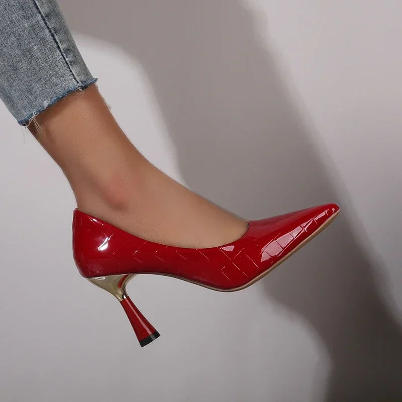 Cipők Női 2024 Trend Új Nyári Piros Magassarkú Elegáns Női Fekete Magassarkú Hegyes Orrú Pumps Ruha Bőr Fehér Női Cipő